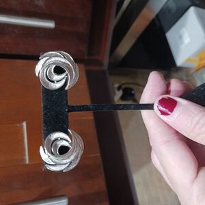 Vintage SIGNED CROWN TRIFARI Silver Tone Swirl Round Clip on Earrings 1" Brushed